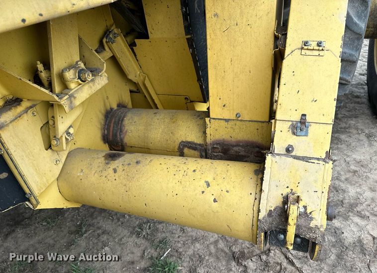 image for item NY9024 1993 New Holland TR96  combine