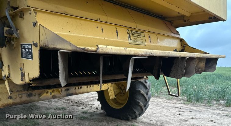 image for item NY9024 1993 New Holland TR96  combine