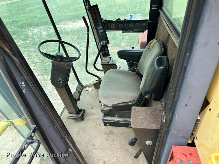 image for item NY9024 1993 New Holland TR96  combine