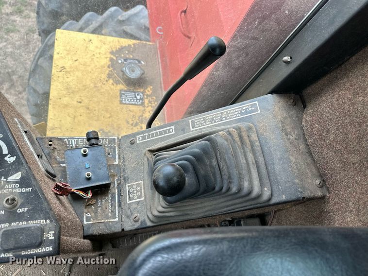 image for item NY9024 1993 New Holland TR96  combine