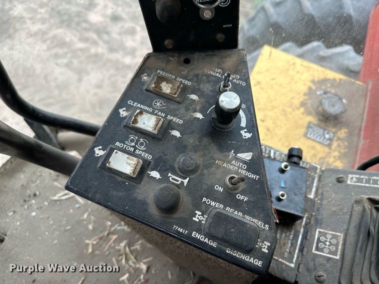 image for item NY9024 1993 New Holland TR96  combine