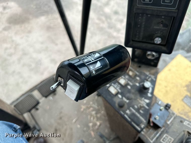 image for item NY9024 1993 New Holland TR96  combine