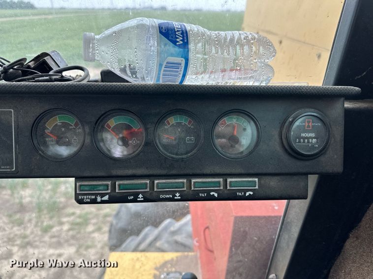 image for item NY9024 1993 New Holland TR96  combine