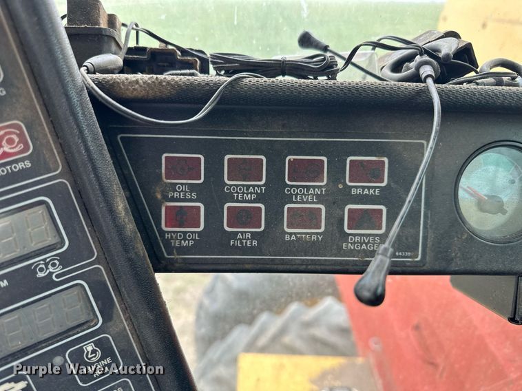 image for item NY9024 1993 New Holland TR96  combine