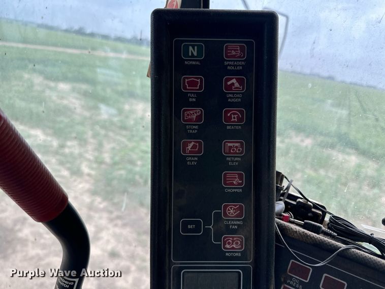 image for item NY9024 1993 New Holland TR96  combine