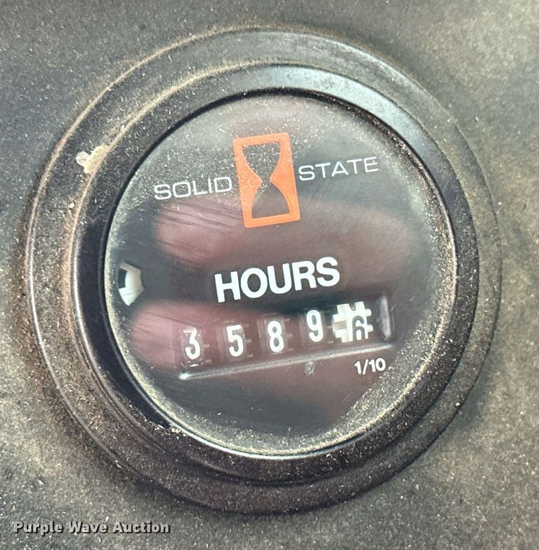 image for item NY9024 1993 New Holland TR96  combine