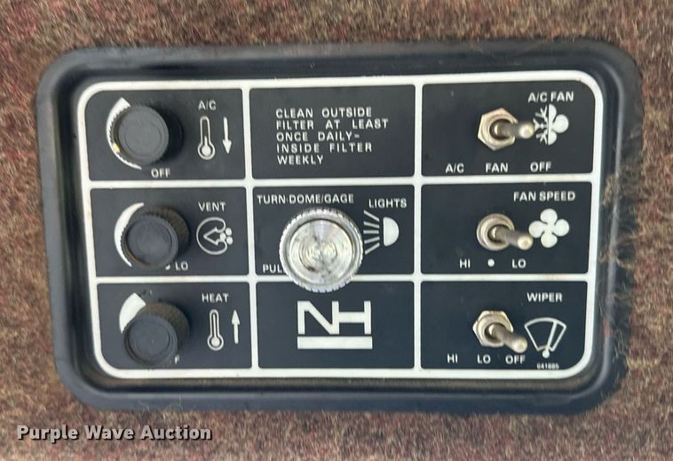 image for item NY9024 1993 New Holland TR96  combine