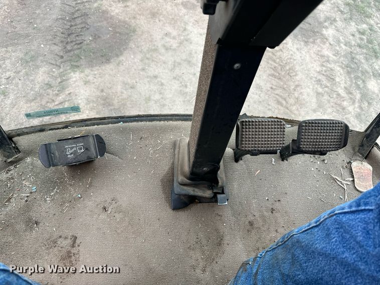 image for item NY9024 1993 New Holland TR96  combine