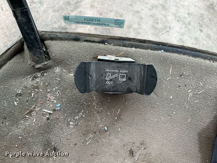 image for item NY9024 1993 New Holland TR96  combine