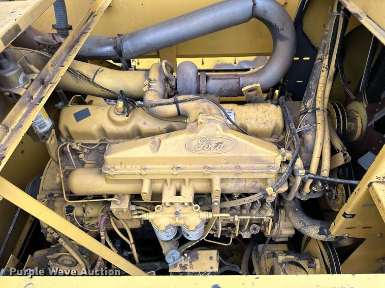 image for item NY9024 1993 New Holland TR96  combine