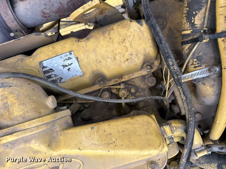 image for item NY9024 1993 New Holland TR96  combine