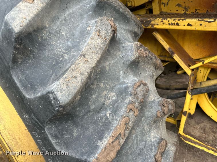 image for item NY9024 1993 New Holland TR96  combine