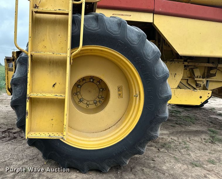 image for item NY9024 1993 New Holland TR96  combine