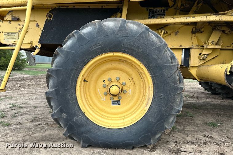 image for item NY9024 1993 New Holland TR96  combine