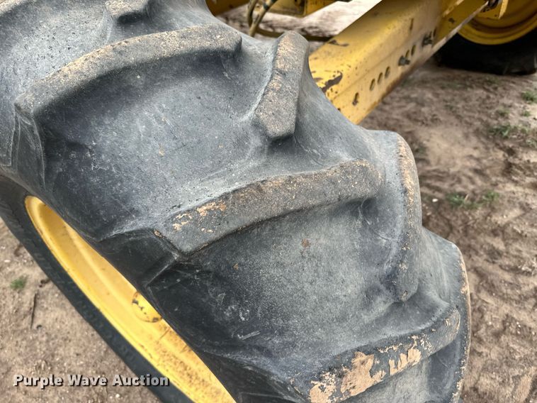 image for item NY9024 1993 New Holland TR96  combine