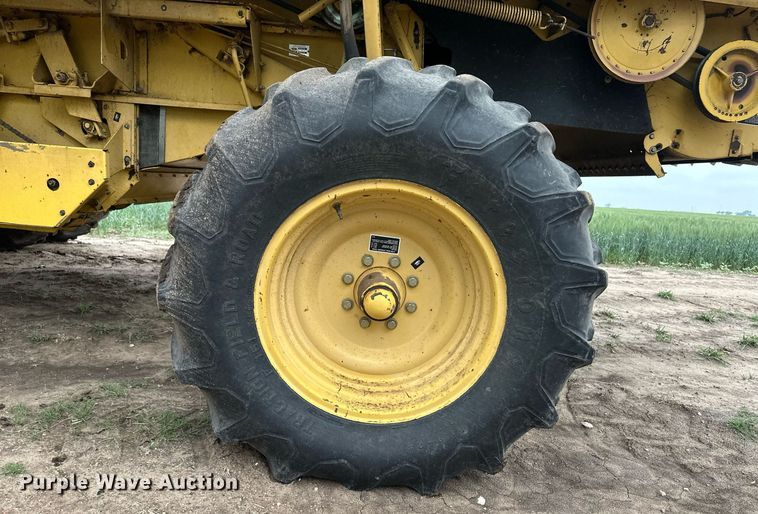image for item NY9024 1993 New Holland TR96  combine