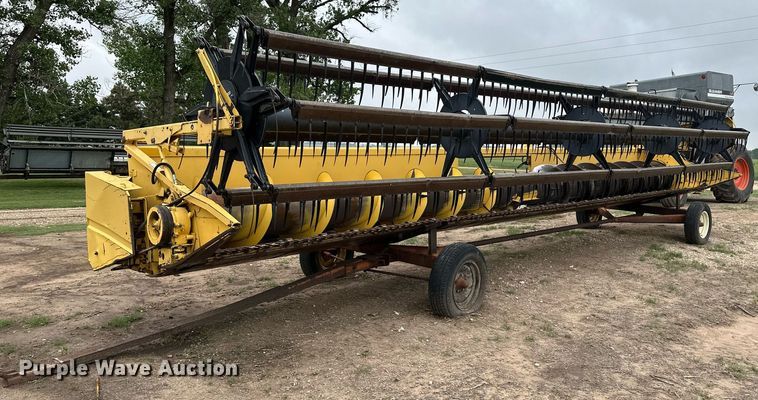 image for item NY9024 1993 New Holland TR96  combine