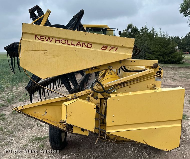 image for item NY9024 1993 New Holland TR96  combine