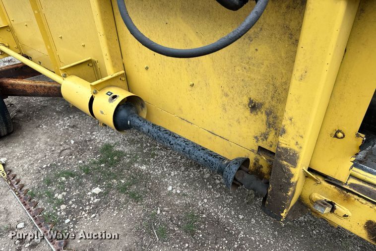 image for item NY9024 1993 New Holland TR96  combine