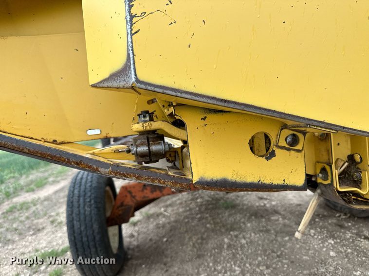 image for item NY9024 1993 New Holland TR96  combine