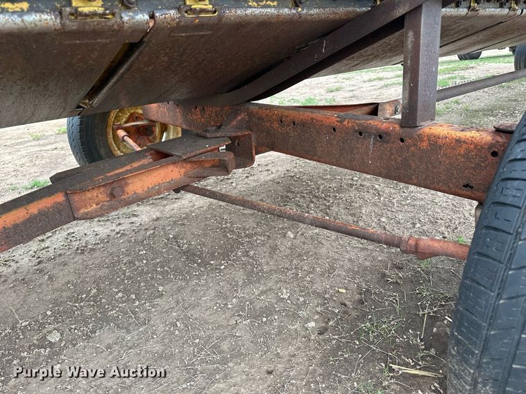 image for item NY9024 1993 New Holland TR96  combine