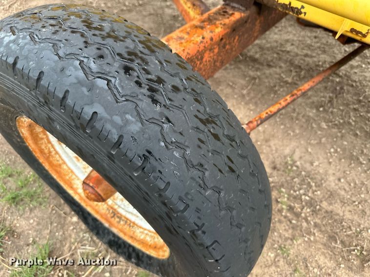 image for item NY9024 1993 New Holland TR96  combine