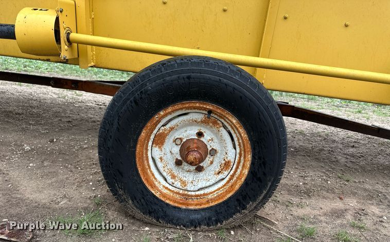 image for item NY9024 1993 New Holland TR96  combine