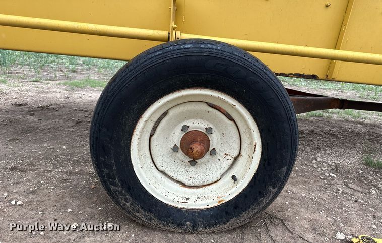 image for item NY9024 1993 New Holland TR96  combine