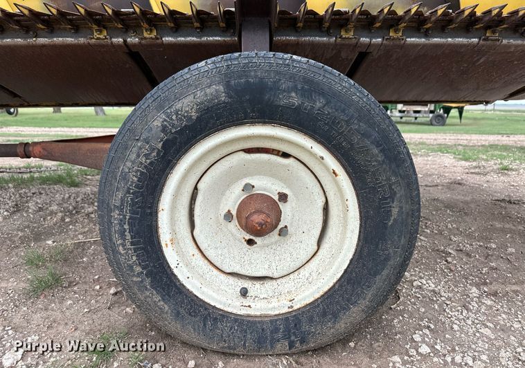 image for item NY9024 1993 New Holland TR96  combine