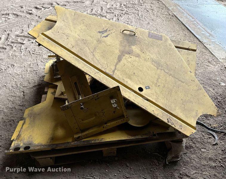 image for item NY9024 1993 New Holland TR96  combine