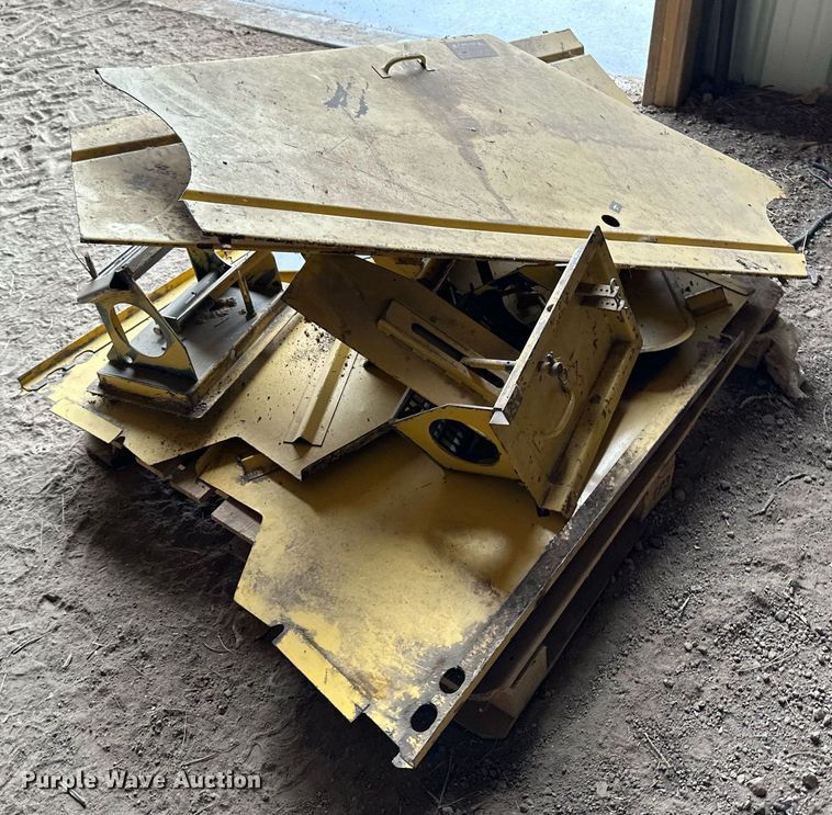 image for item NY9024 1993 New Holland TR96  combine