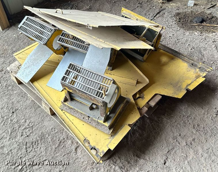 image for item NY9024 1993 New Holland TR96  combine