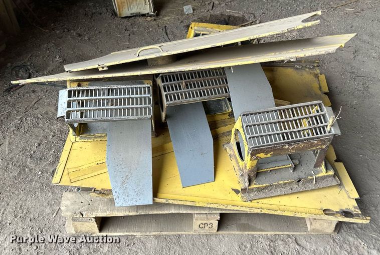 image for item NY9024 1993 New Holland TR96  combine