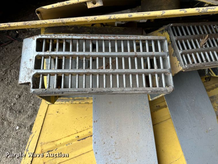 image for item NY9024 1993 New Holland TR96  combine