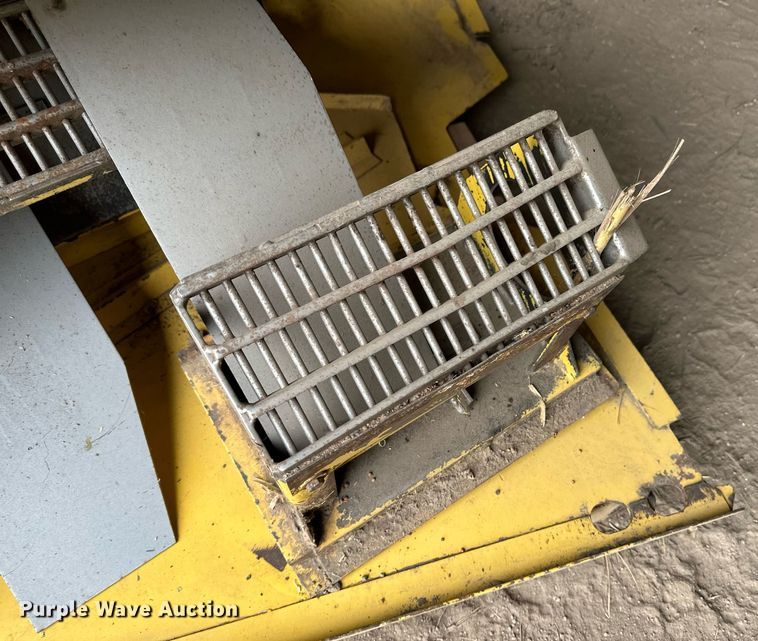 image for item NY9024 1993 New Holland TR96  combine