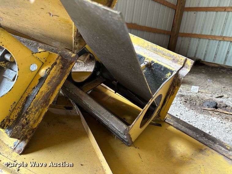 image for item NY9024 1993 New Holland TR96  combine