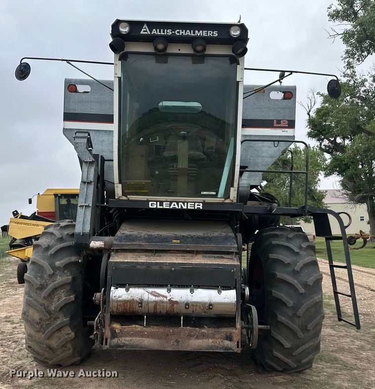 image for item NY9025 Gleaner L2  combine