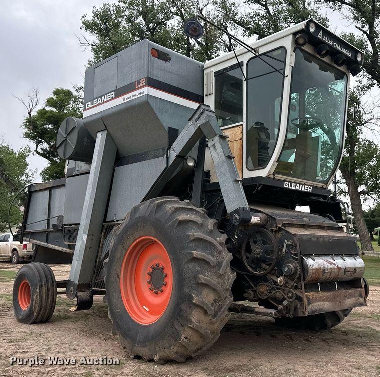 image for item NY9025 Gleaner L2  combine