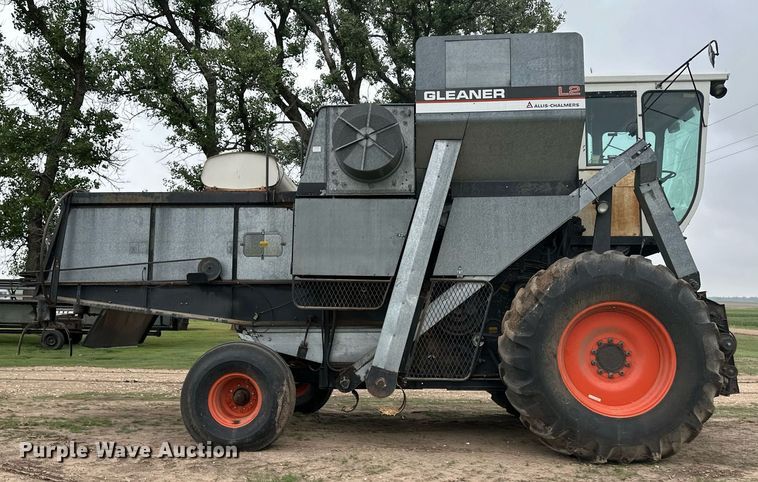 image for item NY9025 Gleaner L2  combine