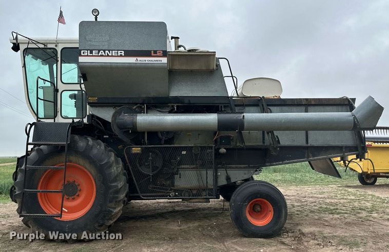 image for item NY9025 Gleaner L2  combine