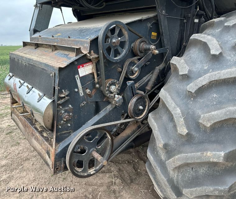 image for item NY9025 Gleaner L2  combine