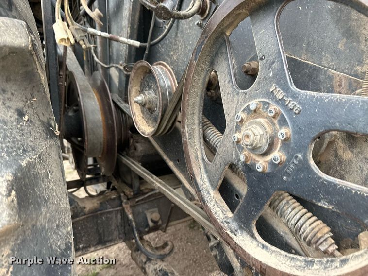 image for item NY9025 Gleaner L2  combine