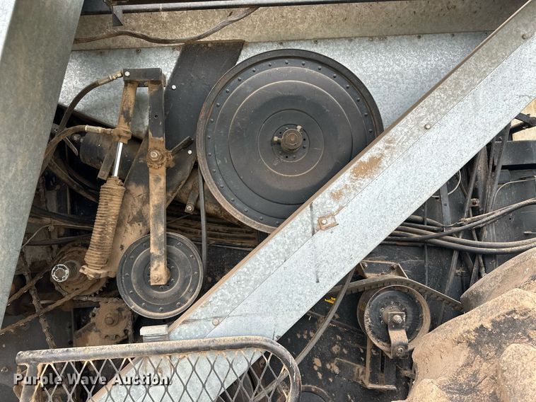 image for item NY9025 Gleaner L2  combine