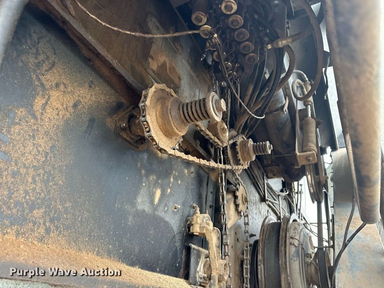 image for item NY9025 Gleaner L2  combine