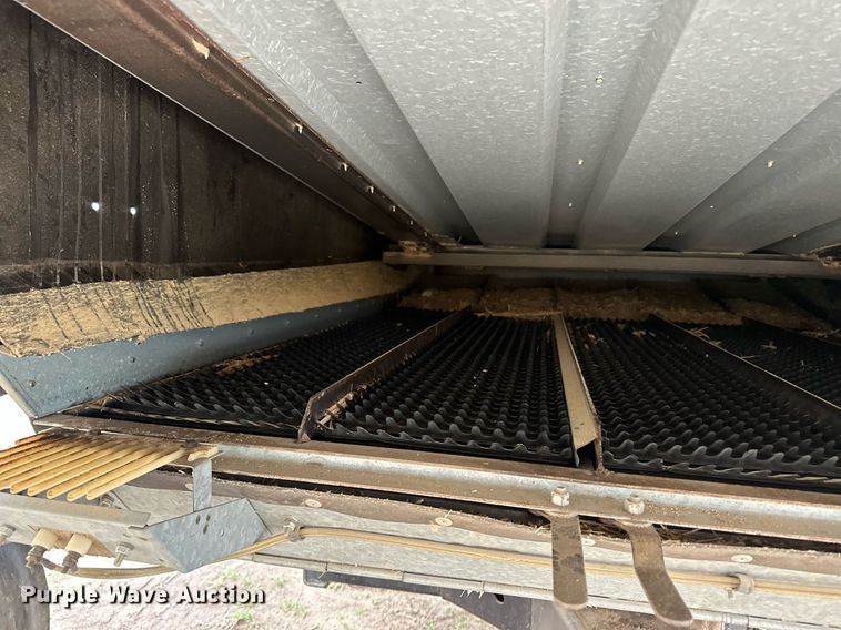 image for item NY9025 Gleaner L2  combine