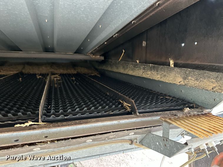 image for item NY9025 Gleaner L2  combine