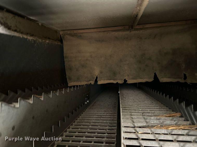 image for item NY9025 Gleaner L2  combine