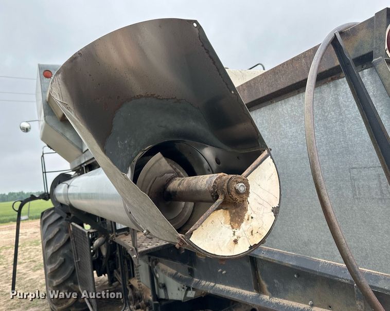 image for item NY9025 Gleaner L2  combine