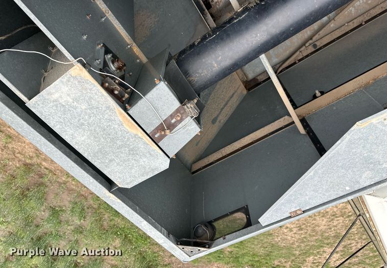 image for item NY9025 Gleaner L2  combine