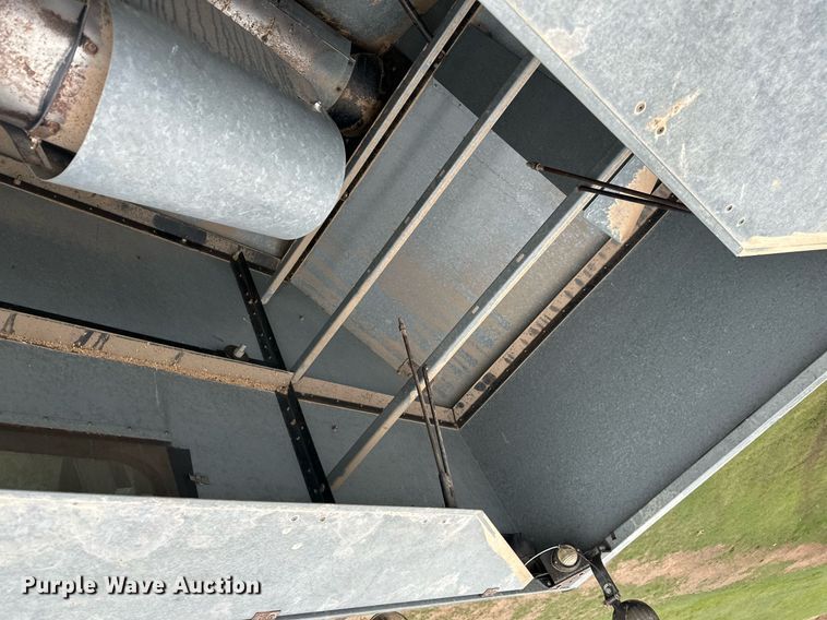 image for item NY9025 Gleaner L2  combine